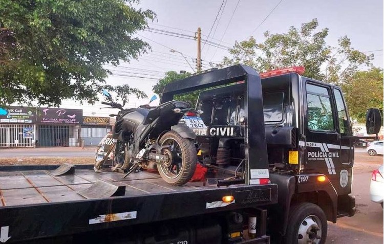 Moto sendo apreendida 